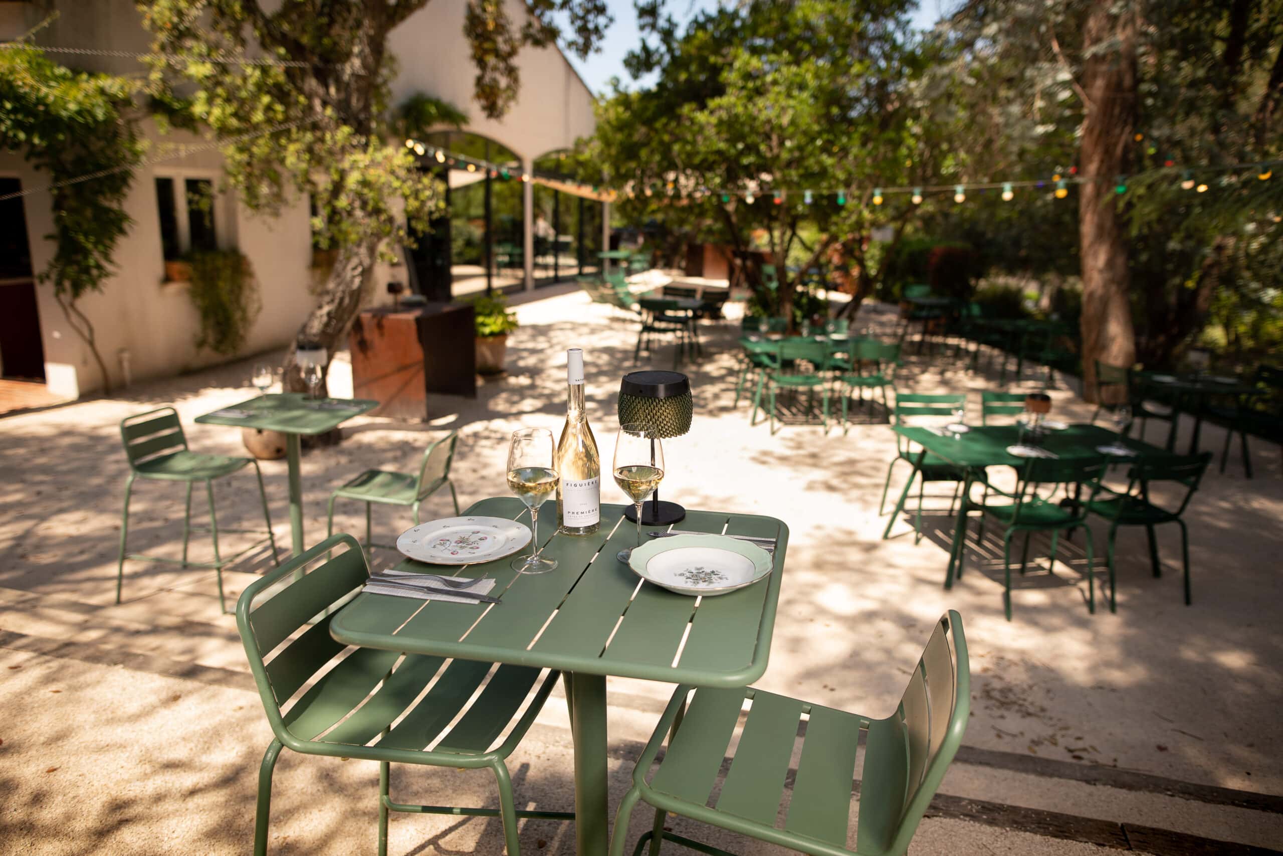 Terrasse du restaurant l'Assiette à Figuière